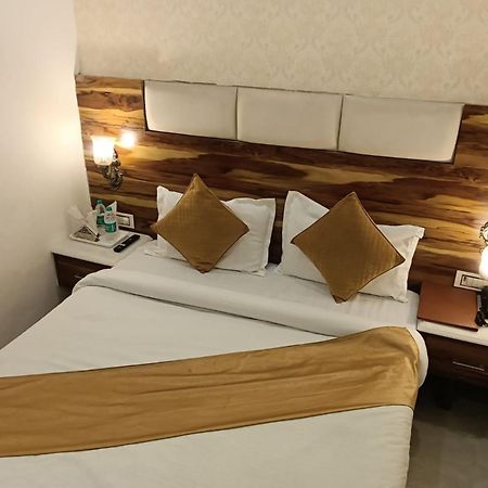 Hotel D Plaza Zirakpur Eksteriør bilde