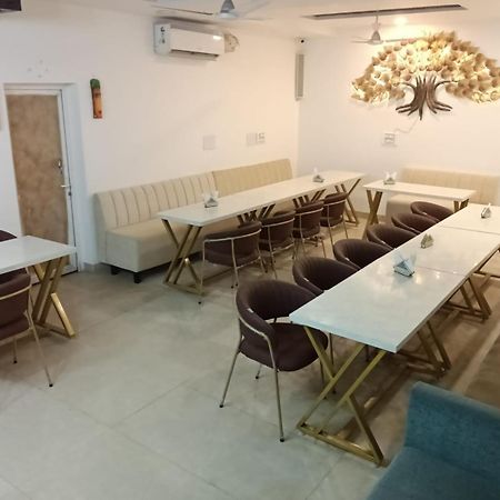 Hotel D Plaza Zirakpur Eksteriør bilde