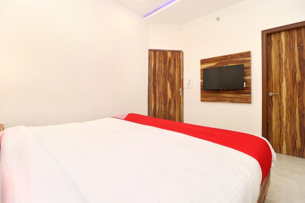 Hotel D Plaza Zirakpur Eksteriør bilde
