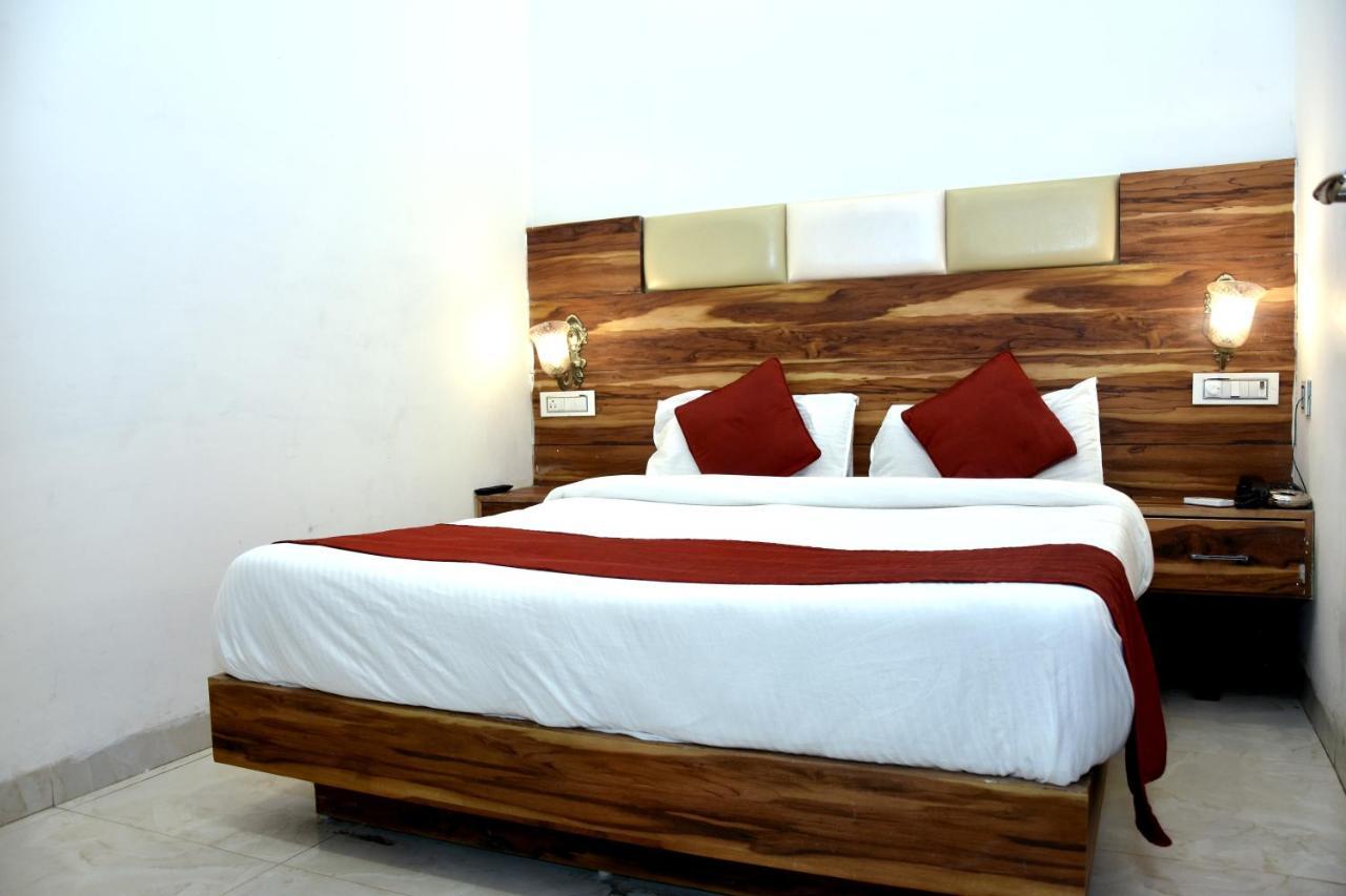Hotel D Plaza Zirakpur Eksteriør bilde