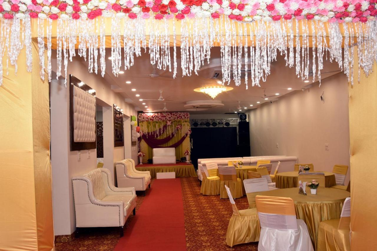 Hotel D Plaza Zirakpur Eksteriør bilde