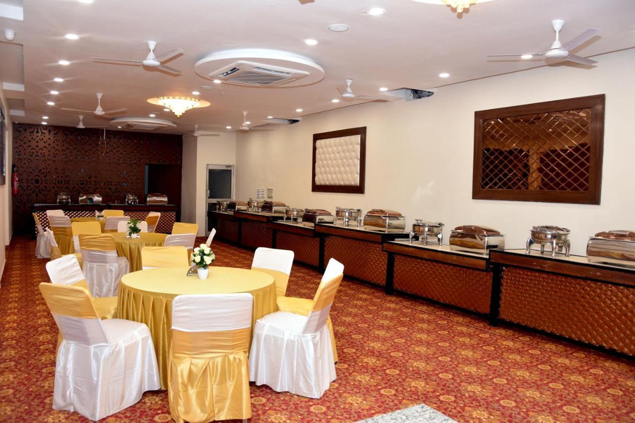 Hotel D Plaza Zirakpur Eksteriør bilde