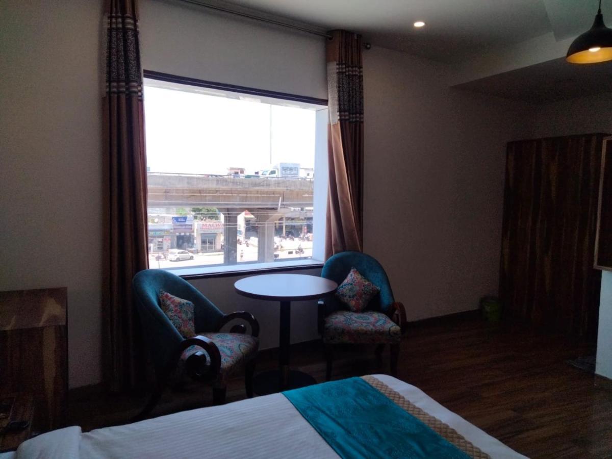 Hotel D Plaza Zirakpur Eksteriør bilde