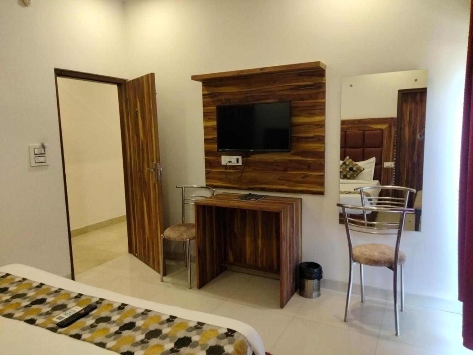Hotel D Plaza Zirakpur Eksteriør bilde