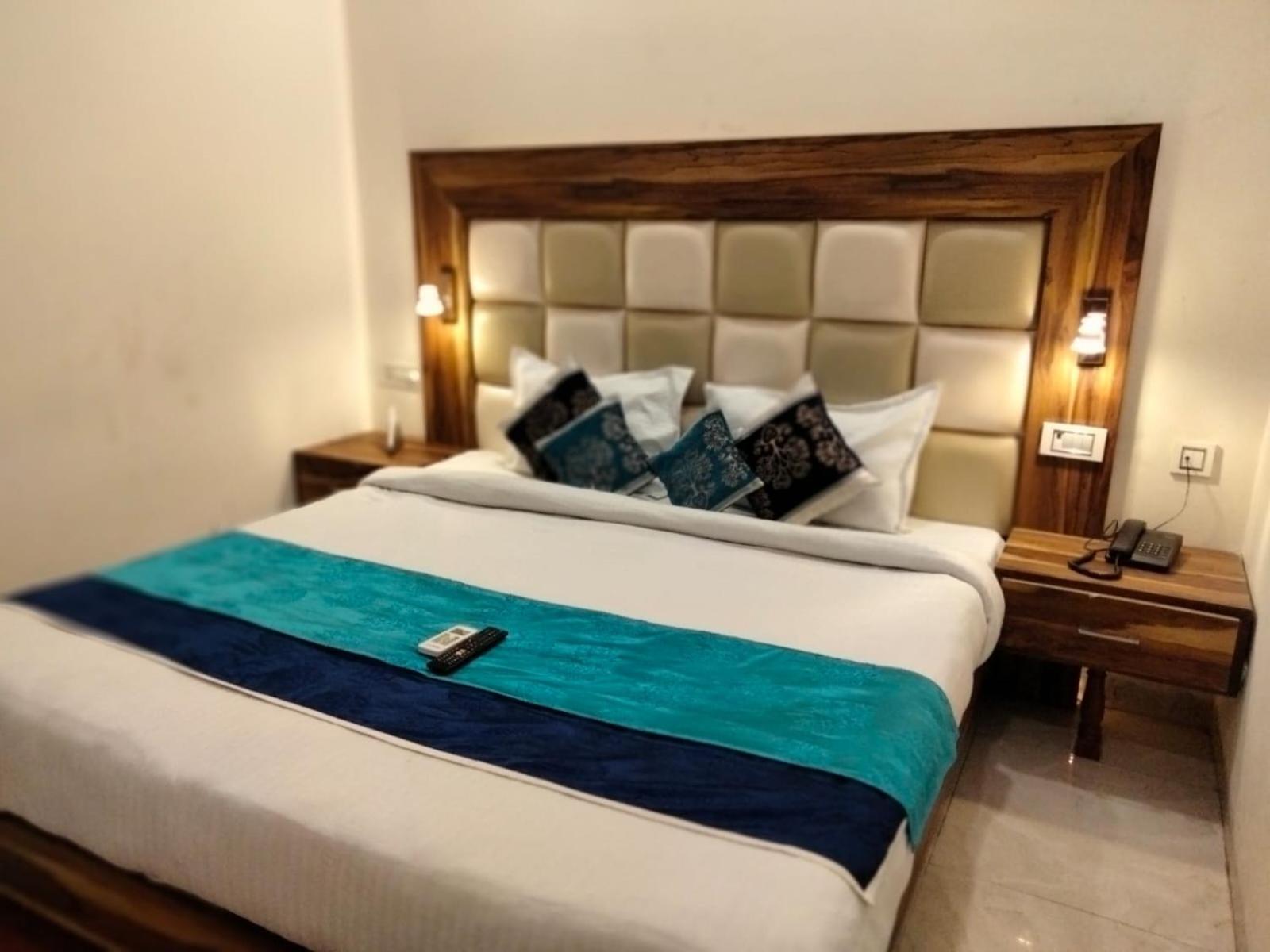 Hotel D Plaza Zirakpur Eksteriør bilde