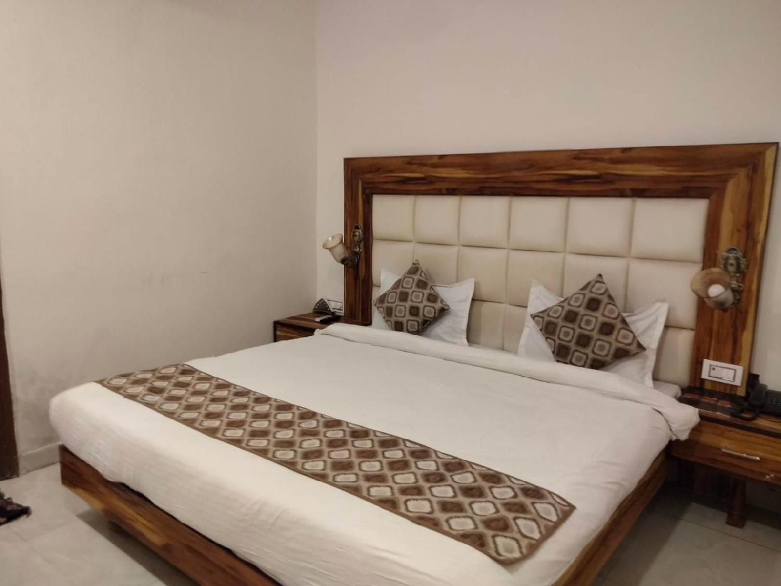 Hotel D Plaza Zirakpur Eksteriør bilde