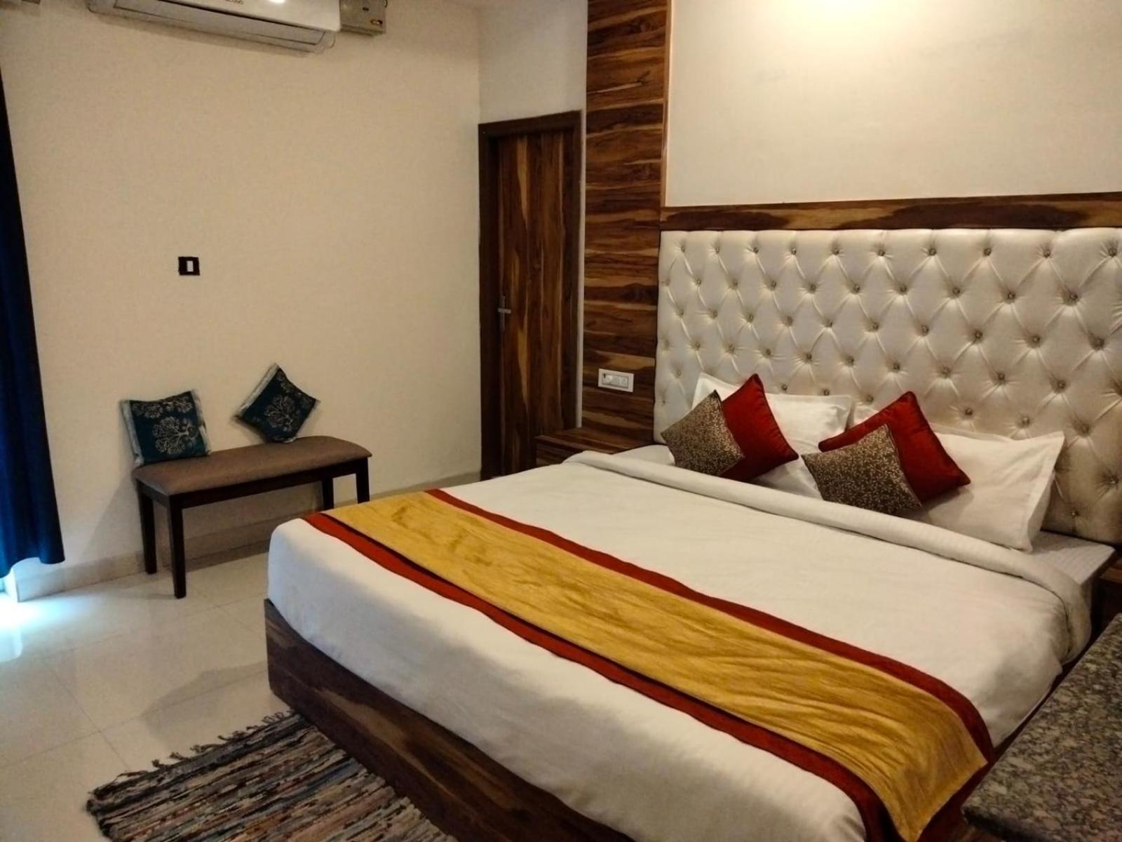 Hotel D Plaza Zirakpur Eksteriør bilde