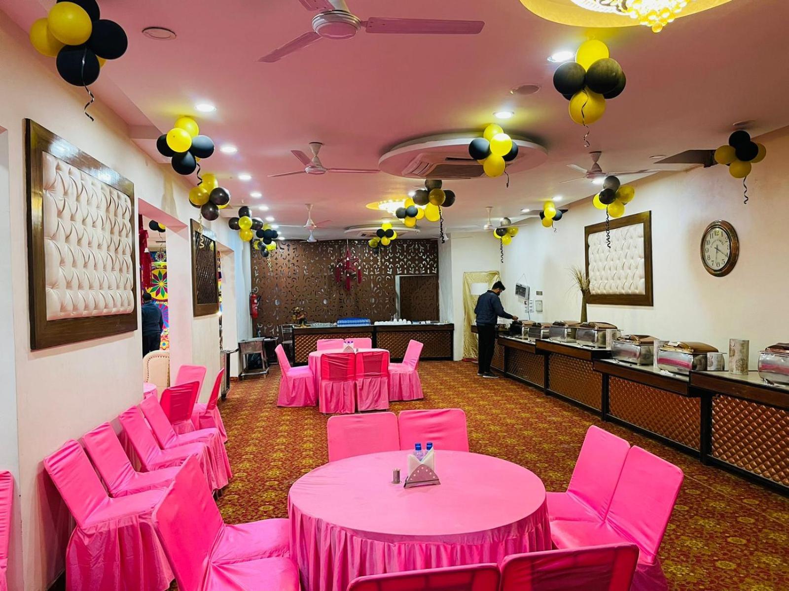 Hotel D Plaza Zirakpur Eksteriør bilde