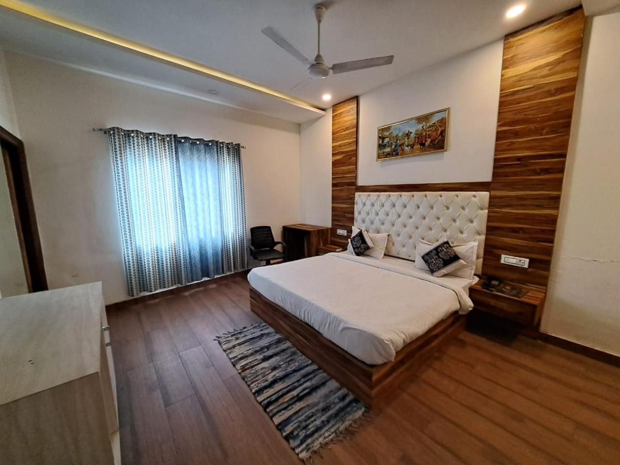 Hotel D Plaza Zirakpur Eksteriør bilde