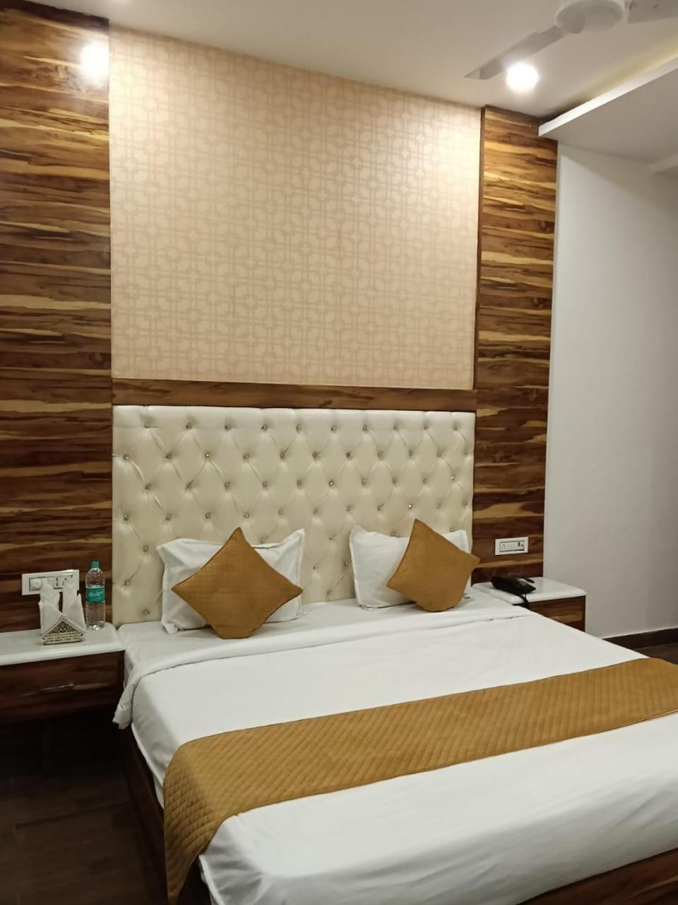 Hotel D Plaza Zirakpur Eksteriør bilde