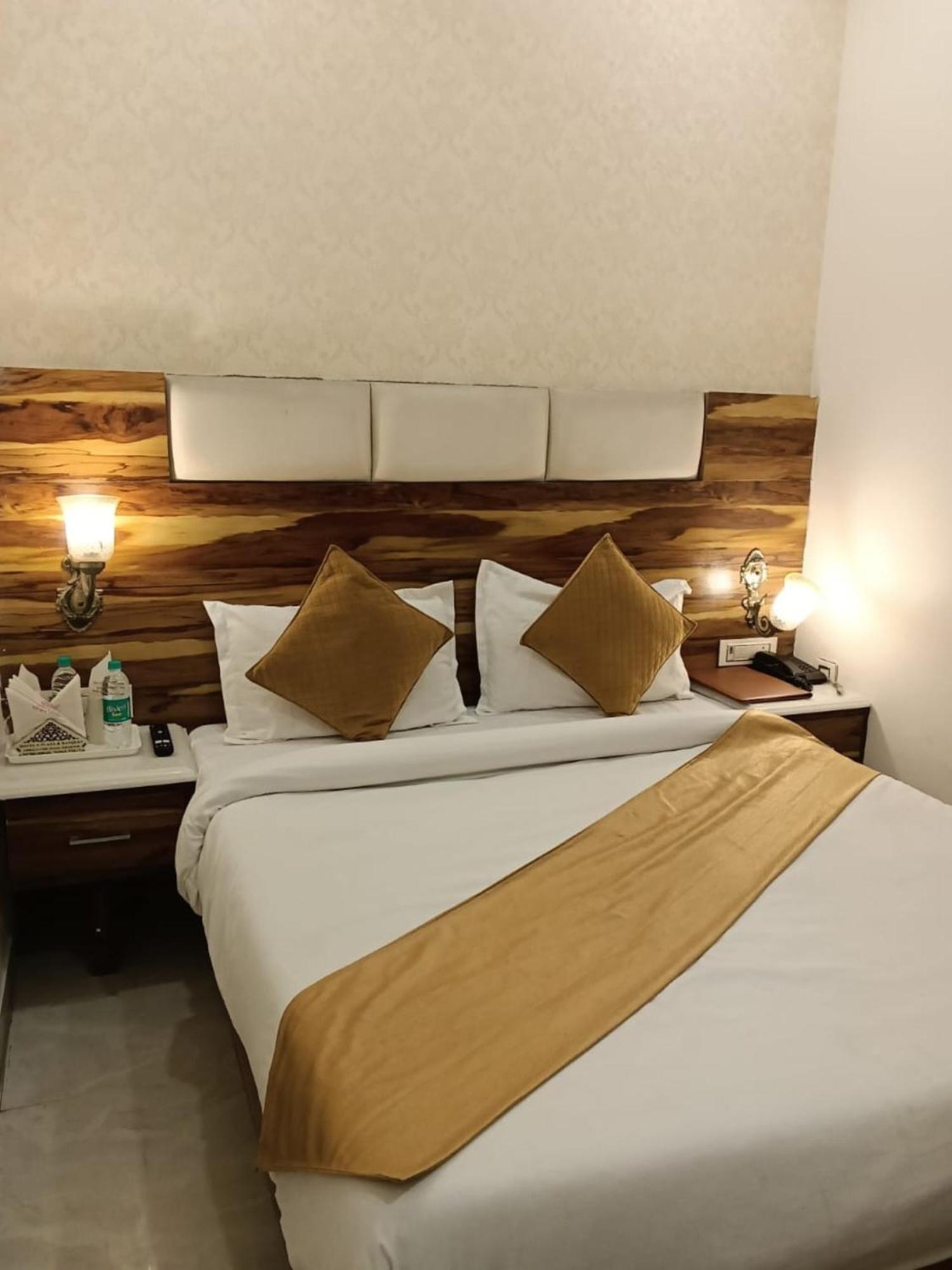 Hotel D Plaza Zirakpur Eksteriør bilde