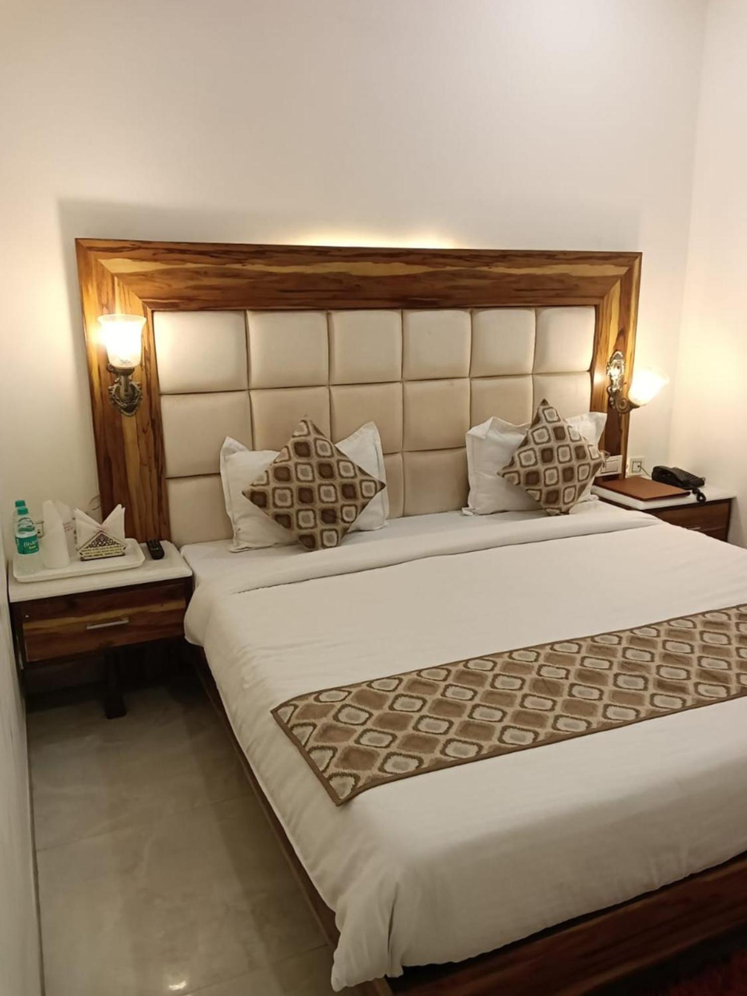 Hotel D Plaza Zirakpur Eksteriør bilde