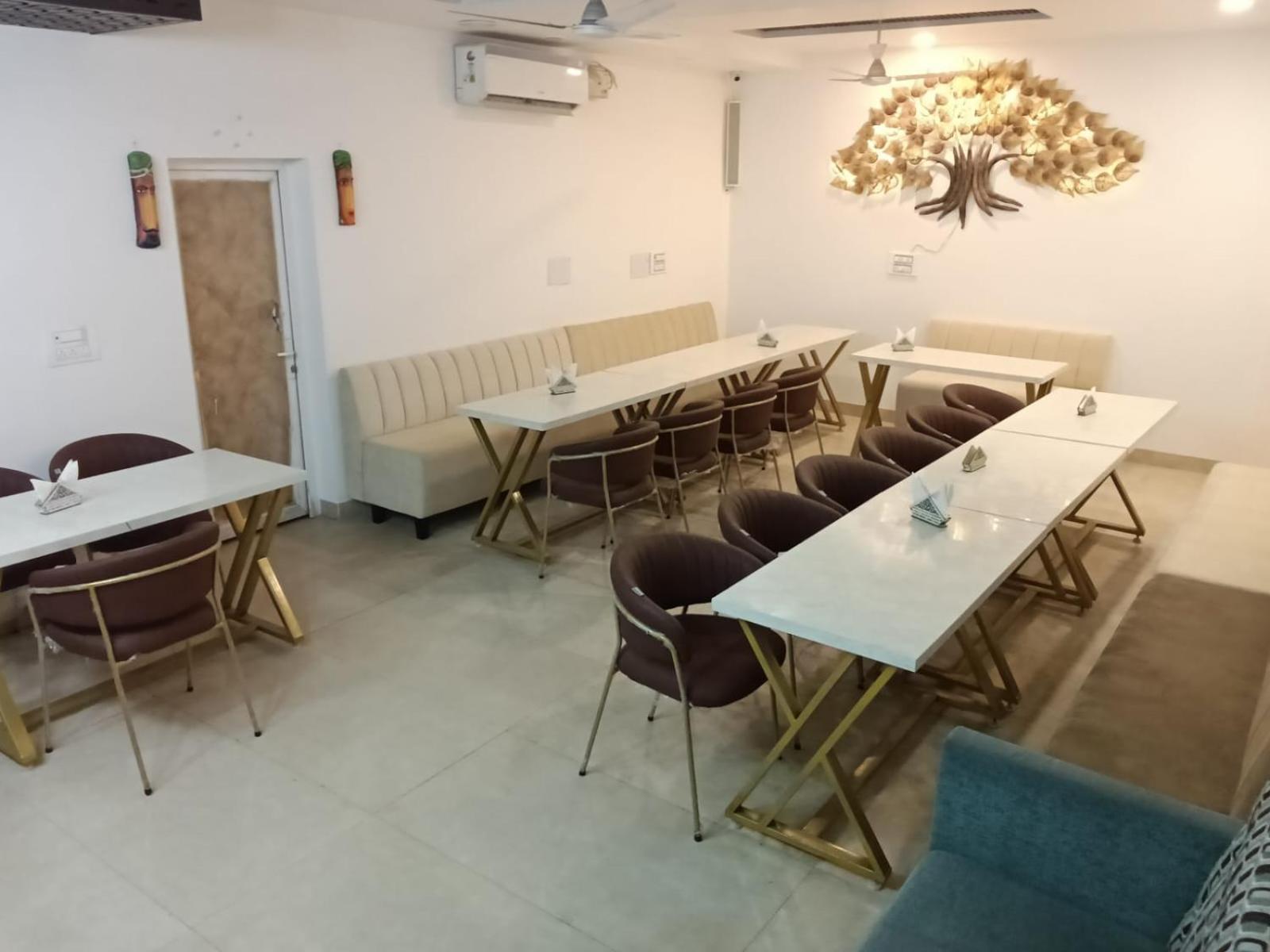 Hotel D Plaza Zirakpur Eksteriør bilde