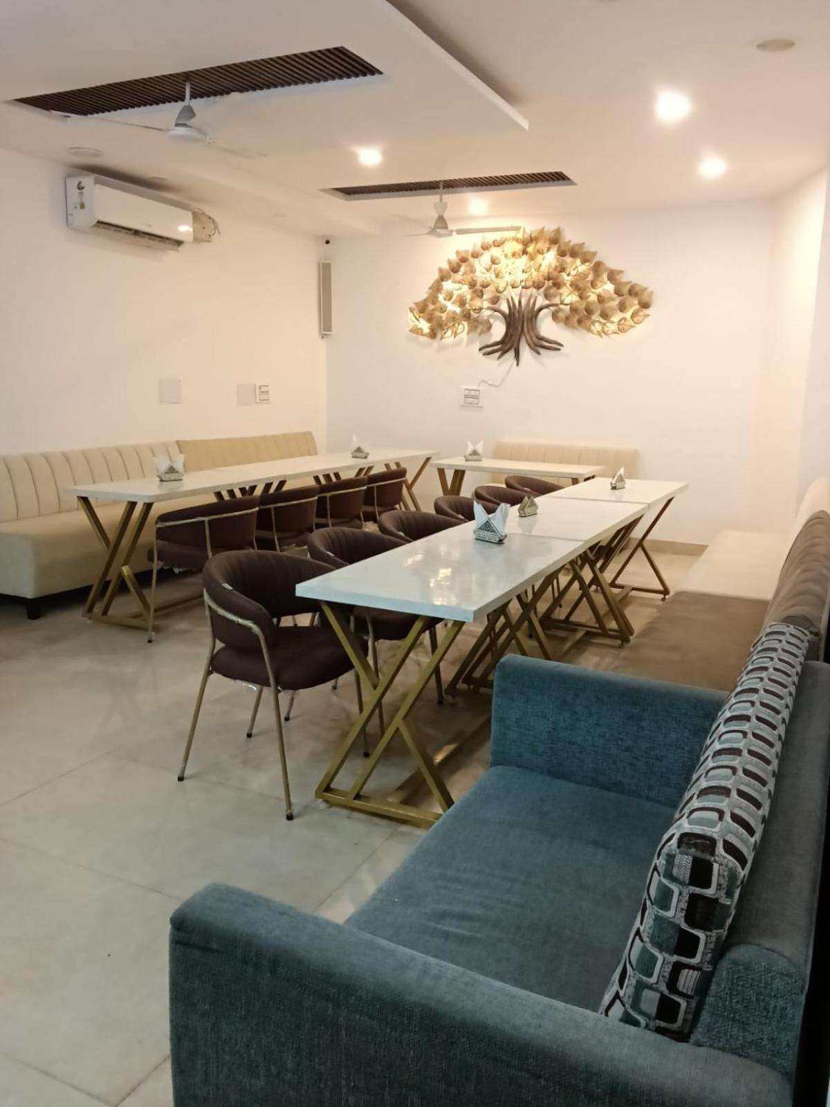 Hotel D Plaza Zirakpur Eksteriør bilde