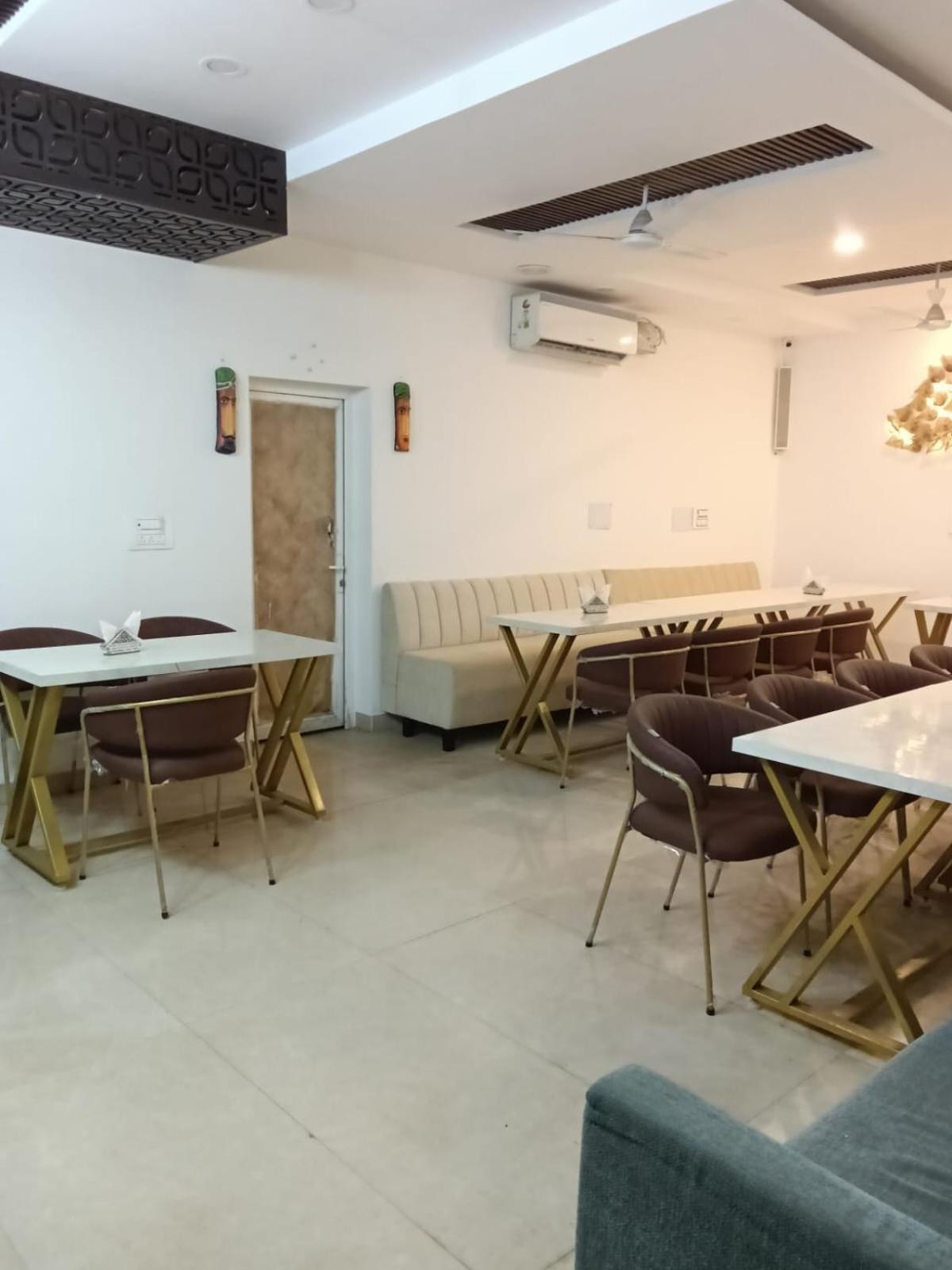 Hotel D Plaza Zirakpur Eksteriør bilde